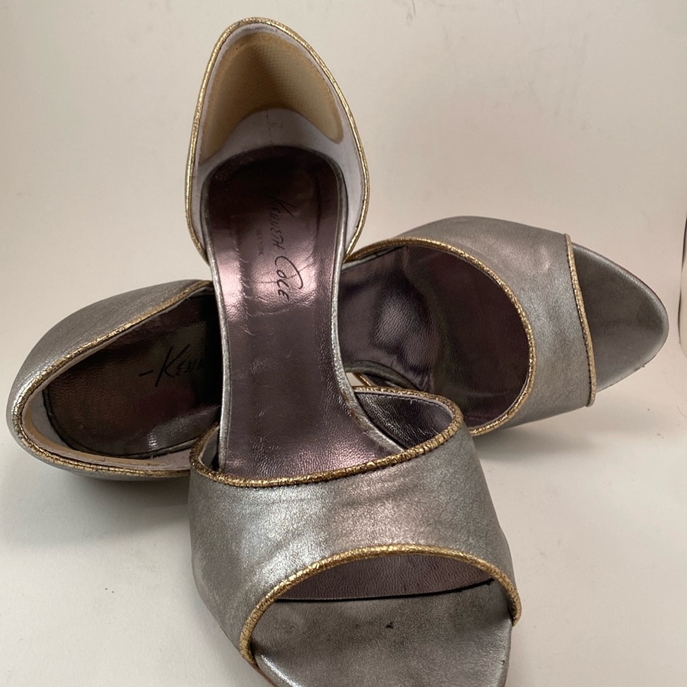 Kenneth Cole OUT TO DINNER (9-½) 4” heels. Metallic Ant Silver leather w/ gold
